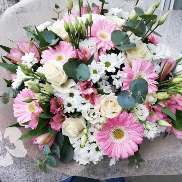 Light pink bouquet with roses and gerberas