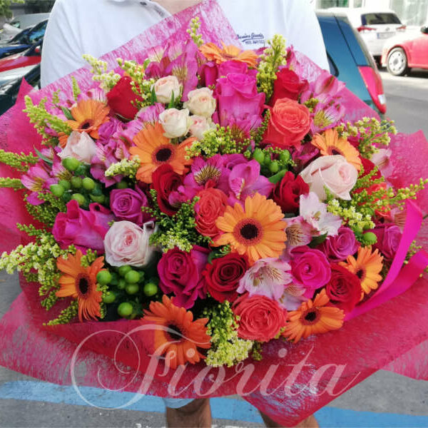 Bright roses and gerberas bouquet