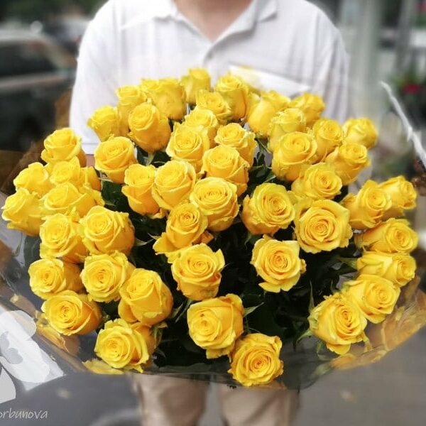 50 long yellow roses