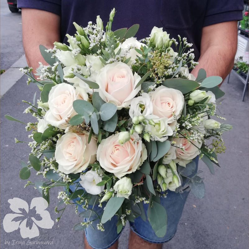 Pink bride’s bouquet