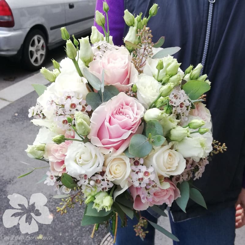 White and pink bride’s bouquet with waxflower